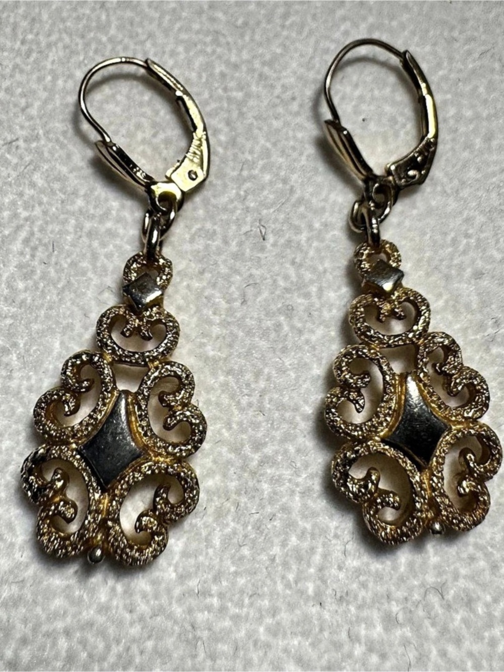 Avon Gold Filigree Drop Earrings